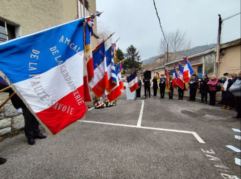 cérémonie en Hommage aux victimes du bombardement de SRO